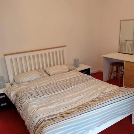 2 Bedroom Cottage In Porthcawl Bagian luar foto