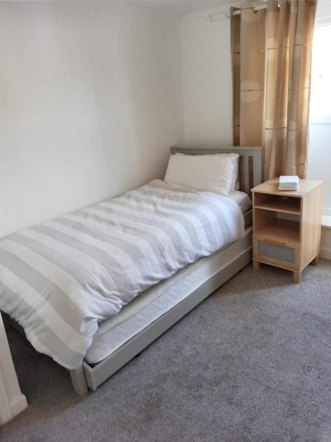 2 Bedroom Cottage In Porthcawl Bagian luar foto